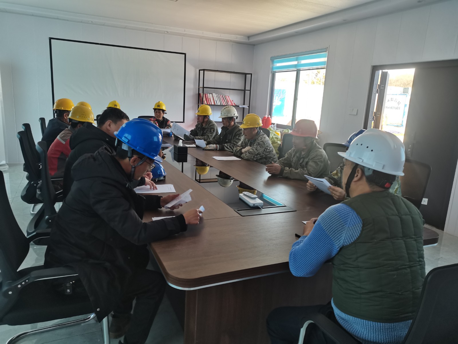 94641945.jpg 94641945.jpg